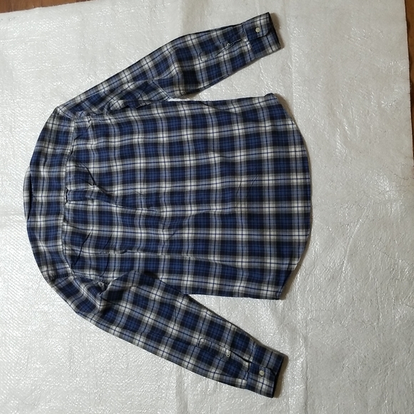American Eagle Seriously Soft Classic Fit Long Sleeve Button Up Shirt - Picture 5 of 6